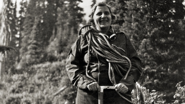 Bergsteigerin in Pose/Foto 1935 | Bild: picture alliance / akg-images | akg-images