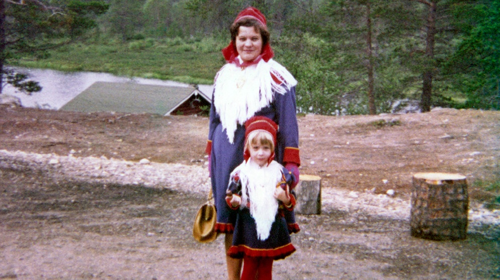 Erja Morottaja als Kind mit ihrer Mutter | Bild: Erja Morottaja
