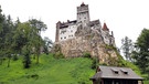 Blick auf Schloss Bran in Transsylvanien, ein Hotspot für Dracula-Touristen. | Bild: Tobias Nagorny