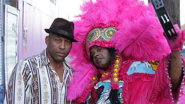 New Orleans: Chuck Perkins und Big Chief Kentrell Watson  | Bild: BR/Jonathan Fischer