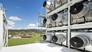 CO2 capture plant of the company Climeworks at the waste incineration plant KEZO - Kehrichtverwertung Zuercher Oberland in Hinwil, Canton of Zurich, Switzerland, on May 5, 2017. | Bild: picture alliance/KEYSTONE | GAETAN BALLY