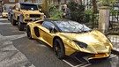 March 31, 2016 - London, London, UK - London, UK. A fleet of supercars including a six-wheel 370,000 Mercedes G63, a 350,000 Bentley and a 350,000 Lamborghini Aventador SV are covered in gold chrome wrap parked in Knightsbridge, London on Wednesday, 31 March 2016. Cars are believed to be owned by Saudi billionaire Turki Bin Abdullah | Bild: picture alliance / ZUMAPRESS.com | Ray Tang