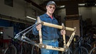 Bamboo Pioneer - Craig Calfee baut bei Santa Cruz hochwertige Rahmen aus Bambusrohren für Kunden wie Angelina Jolie und Brad Pitt. | Bild: BR/Dirk Rohrbach
