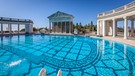 Neptune Pool - Im Schwimmbecken aus italienischem Marmor tummelten sich einst die Promis, Charlie Chaplin, Greta Garbo,Clark Gable. | Bild: BR/Dirk Rohrbach