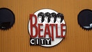 "Beatle-City Liverpool" steht am Eingang des Beatles-Museums in Liverpool | Bild: picture-alliance/dpa