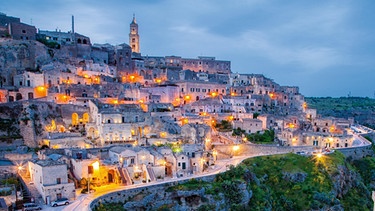 Die süditalienische Stadt Matera in der Abenddämmerung | Bild: colourbox.com