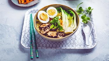 Japanisches Essen - Ramen-Suppe | Bild: picture alliance / Zoonar | Ingrid Balabanova