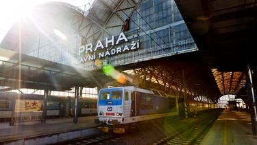 Platforms at the Prague - Main Railway Station, Czech Republic | Bild: picture alliance / CTK | Rene Fluger