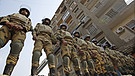 Militärphalanx in Kairo | Bild: picture-alliance/dpa