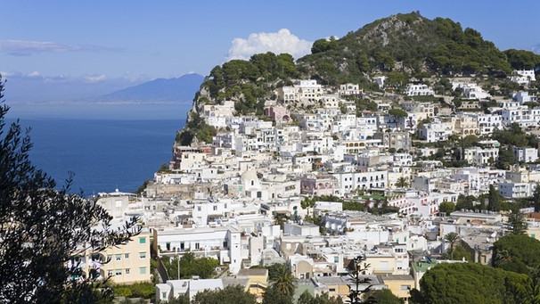 Blick auf den Ort Capri auf der gleichnamigen Insel im Golf von Neapel | Bild: picture-alliance/dpa/ robertharding