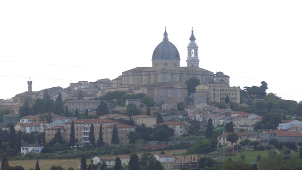 Blick auf das italienische Recanati, der Geburtsstadt des Dichters Giacomo Leopardi | Bild: picture-alliance/dpa