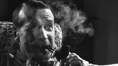 Mit obligatorischer Pfeife - Maigret-Erfinder Georges Simenon
1957 aufgenommen von Daniel Frasnay / akg-images | Bild: picture-alliance/dpa/ akg-images