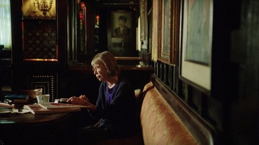 Film-Still aus der Netflix-Dokumentation über die Journalistin und Autorin Joan Didion: "THE CENTER WILL NOT HOLD" (2017) | Bild: picture-alliance/dpa/ Netflix Courtesy/Everett Collection