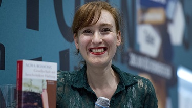 Nora Bossong auf der Frankfurter Buchmesse 2012 | Bild: picture-alliance/dpa