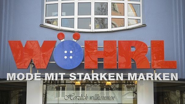 Schild des Kaufhauses Wöhrl | Bild: picture-alliance/dpa