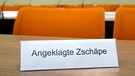 Tischschild der Angeklagten Beate Zschäpe  | Bild: picture-alliance/dpa