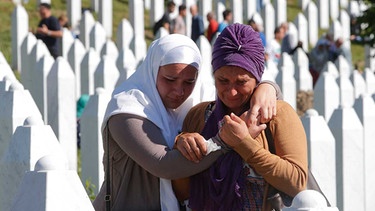 Bosnien: Gedenkfeier zum 20. Jahrestag des Srebrenica Massakers | Bild: picture-alliance/dpa