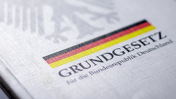 Abbildung des Heftes Grundgesetz für die Bundesrepublik Deutschland | Bild: picture alliance / photothek.de | Janine Schmitz
