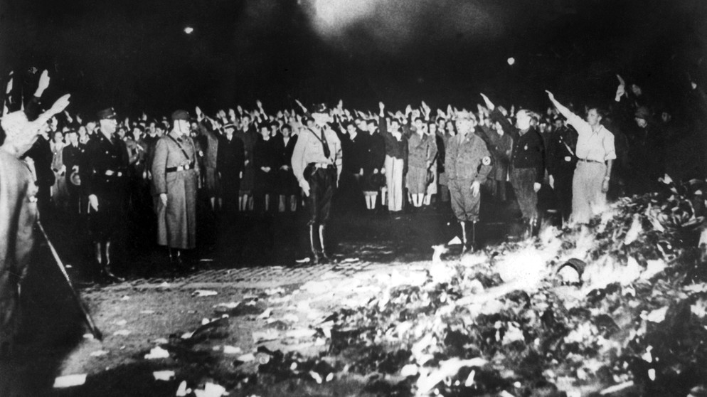Bücherverbrennungen der Nationalsozialisten 1933 | Bild: picture-alliance/dpa