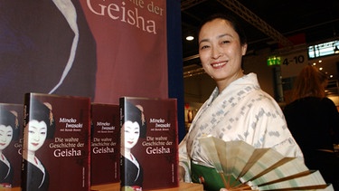 Mineko Iwasaki bei der Vorstellung ihres Buches auf der Frankfurter Buchmesse 2002. | Bild: picture-alliance/dpa