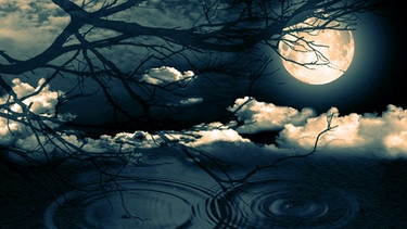 Vollmond, Wolken, Wasserkreise | Bild: colourbox.com