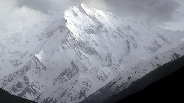 Der Berg Nanga Parbat. | Bild: picture-alliance/ dpa/dpaweb | Olivier_Matthys