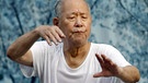 Älterer Chinese beim Tai Chi | Bild: picture-alliance/dpa