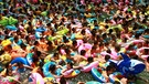 Menschenmassen in einem Schwimmbad in Suining, Sichuan, China | Bild: picture-alliance/dpa