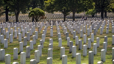 Ein Blick über den Heldenfriedhof in Arlington | Bild: picture-alliance/dpa