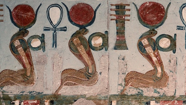 Hieroglyphen im Terrassen-Tempel der ägyptischen Pharaonin Hatschepsut in Deir el-Bahar | Bild: picture-alliance/dpa