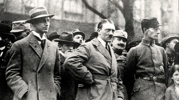 Alfred Rosenberg und Adolf Hitler (v.l.) München, 1923 | Bild: picture-alliance/dpa