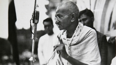 Mahatma Gandhi spricht in Indien (1931) | Bild: picture-alliance/dpa