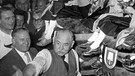 Der Oberbürgermeister von München, Thomas Wimmer am 19.9.1953 beim Anstich auf dem Oktoberfest | Bild: picture-alliance/dpa