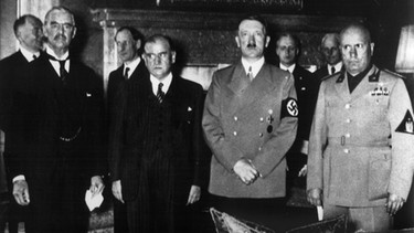 Beteiligte des Münchner Abkommens: Chamberlain/Daladier/Hitler und Mussolini | Bild: picture-alliance/dpa