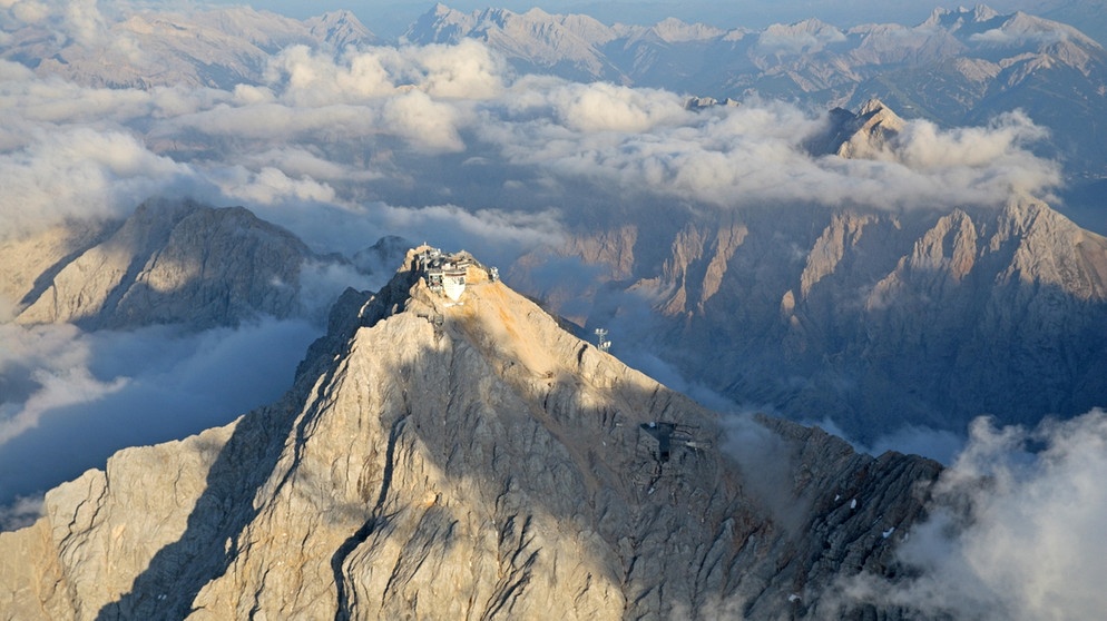 Luftaufnahme von der Zugspitze | Bild: picture-alliance/dpa