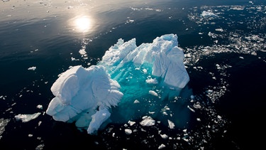 Schmelzender Eisberg im Meer | Bild: colourbox.com