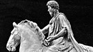 Das bronzene Reiterstandbild des römischen Kaisers Mark Aurel (121-180) | Bild: picture-alliance/dpa