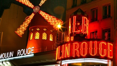 Außenansicht auf das Moulin Rouge. | Bild: picture-alliance/ ZB | Waltraud Grubitzsch