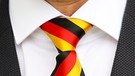SchwarzRotGoldene Krawatte | Bild: picture-alliance/dpa