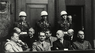 Anklagebank bei den Nürnberger Prozessen | Bild: picture-alliance/dpa