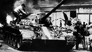 Sowjetische Panzer in Prag 1968 | Bild: picture-alliance/dpa