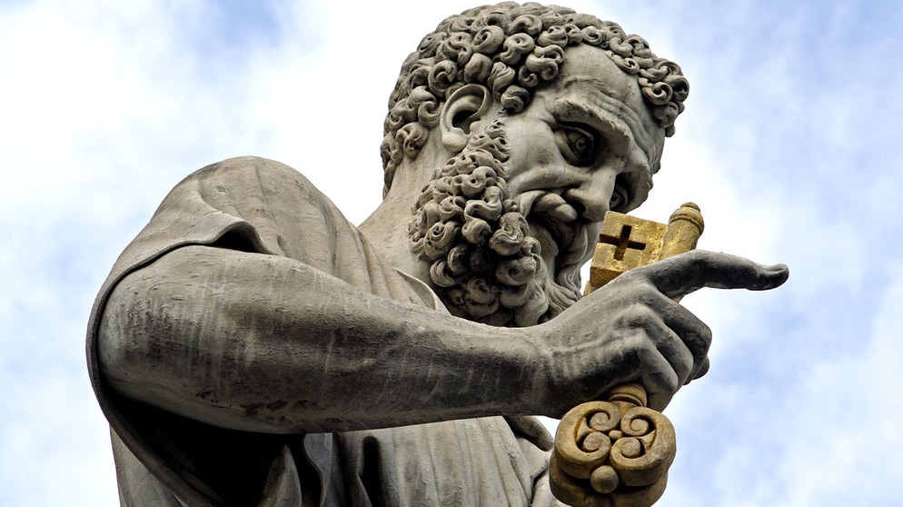 Petrus-Statue am Petersplatz | Bild: picture-alliance/dpa