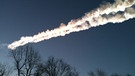 Rauchspur des Meteoriten in der Nähe von Tscheljabinsk am 15.02.2013 | Bild: picture-alliance/dpa