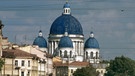 Die Dreifaltigkeitskathedrale mit ihren blauen Kuppeln auf dem Ismailowski-Prospekti in St. Petersburg | Bild: picture-alliance/dpa
