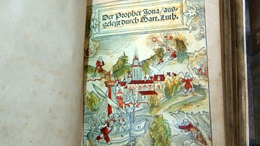Kleiner Katechismus des Reformators Martin Luther von 1526. Es ist eines der ältesten Bücher der Stadt Wittenberg | Bild: picture-alliance/dpa