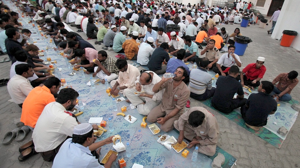 Ramadan Fastenbrechen | Bild: picture-alliance/dpa