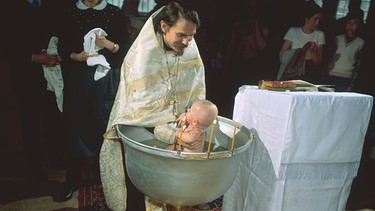Russisch-Orthodoxe Taufe | Bild: picture-alliance/dpa