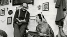 Matéo Maximoff und Ehefrau Tita Maximoff in ihrer Wohnung. Foto, 1959. | Bild: picture alliance/ © Paul Almasy / akg-images