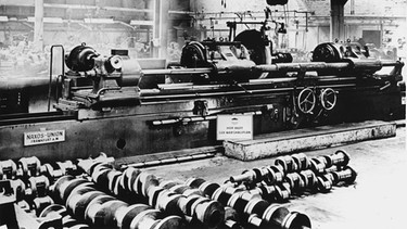 Mit Marshallplanmitteln wiederaufgebaute Werkzeugmaschinenfabrik Naxos-Union in Frankfurt/Main (1950)_dpa | Bild: picture-alliance/dpa
