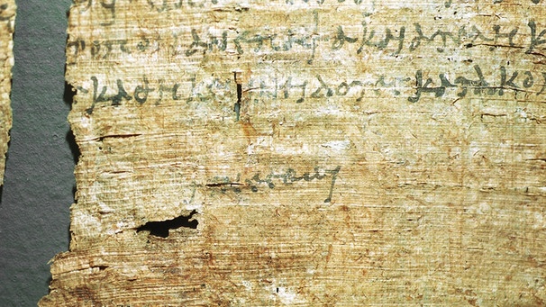 Verfügung Kleopatras über Steuerbefreiungen für den römischen Bürger Publius Candidus auf Papyrus mit eigenhändigem Vermerk (33 v. Chr.) | Bild: picture-alliance/dpa
